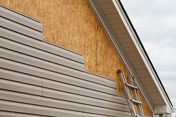 Professional Siding Repair technician working in Murfreesboro, NC